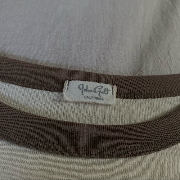 Brandy Melville Cream and Brown New York Tee - Picture 3 of 3